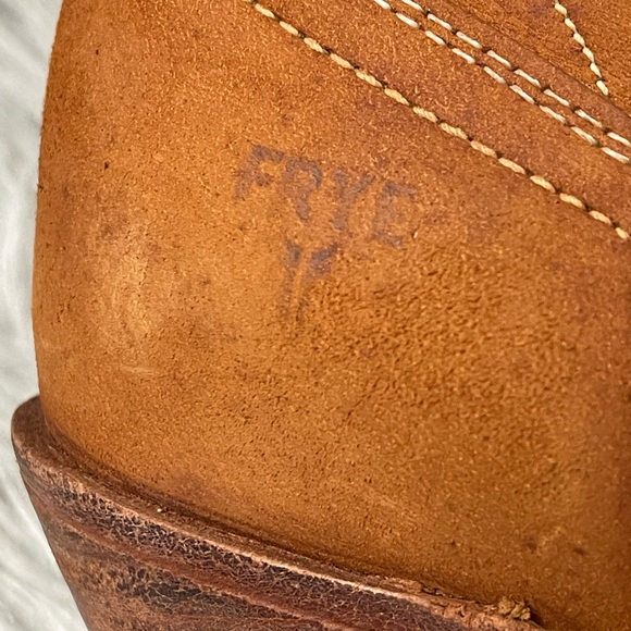 Vintage Frye heeled boots - Picture 5 of 9